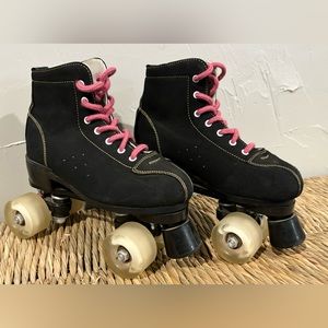 ⭐️SOLD⭐️ Like New Roller Skates size 39 (8-8.5 US)